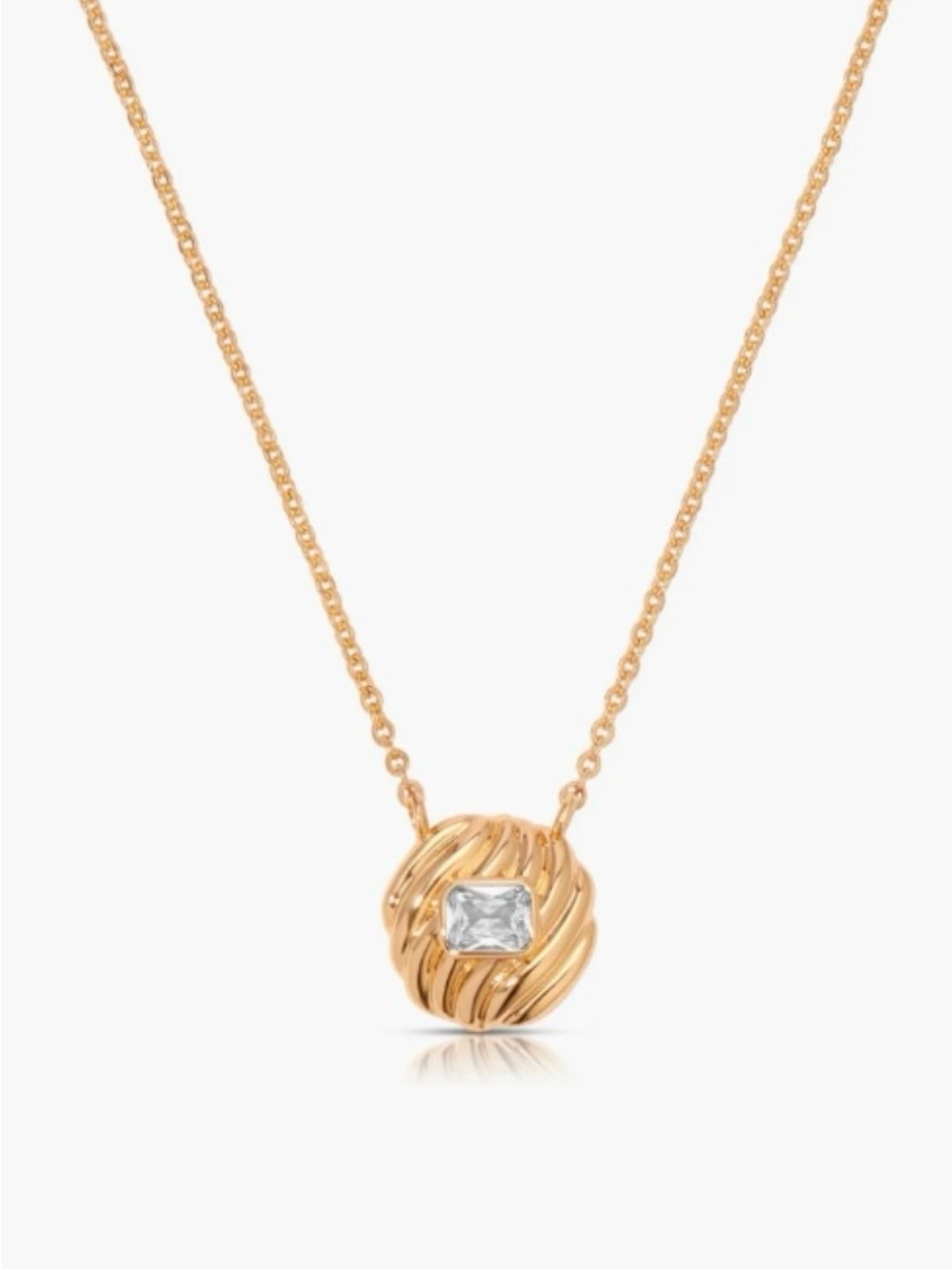 NWOT Ettika Textured Baguette Disc Necklace
MRSP $55 Gold